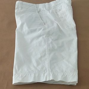Bermuda shorts Old Navy wht Khakis button & fly front side pockets & belt loops